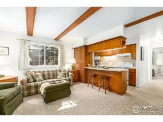 Photo #6: 929600 Listing