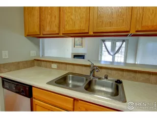 Photo #5: 929650 Listing