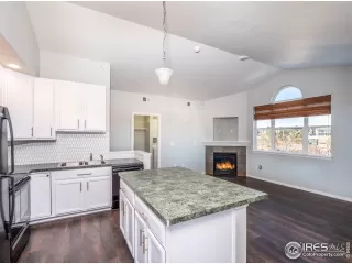 Photo #5: 929718 Listing