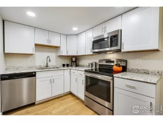 Photo #3: 930004 Listing