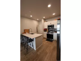 Photo #4: 9300988 Listing