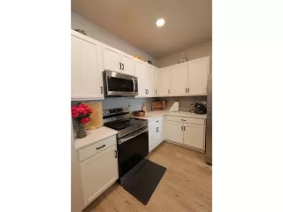 Photo #6: 9300988 Listing