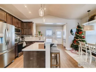 Photo #5: 930121 Listing