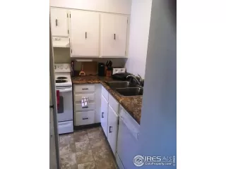 Photo #6: 930400 Listing