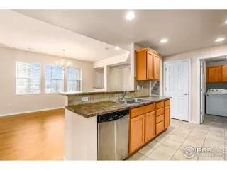 Photo #5: 930403 Listing