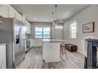 Photo #5: 9304046 Listing