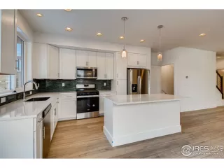 Photo #5: 930448 Listing