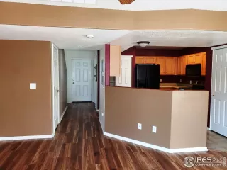 Photo #5: 930626 Listing