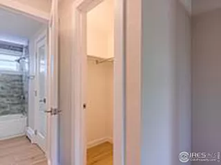 Photo #5: 930637 Listing