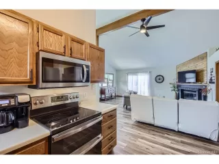 Photo #5: 9307165 Listing