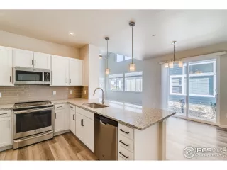 Photo #6: 930718 Listing