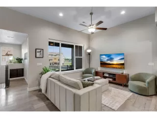 Photo #3: 9308043 Listing