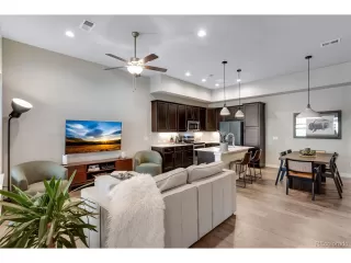 Photo #4: 9308043 Listing