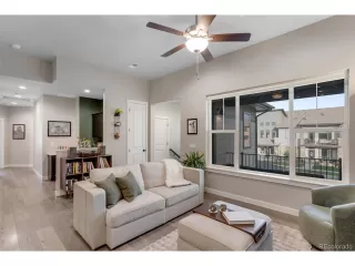 Photo #5: 9308043 Listing