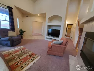 Photo #5: 930900 Listing