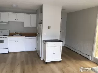 Photo #5: 930907 Listing 