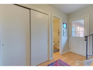 Photo #5: 930923 Listing