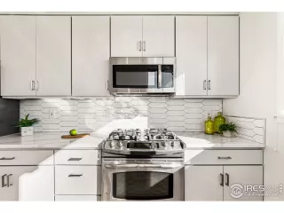 Photo #1: 932016 Listing 