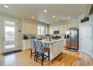 Photo #5: 932268 Listing