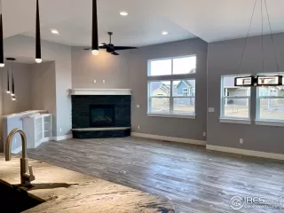 Photo #3: 932775 Listing