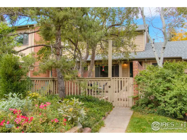 MLS: 932786 Condo For Sale