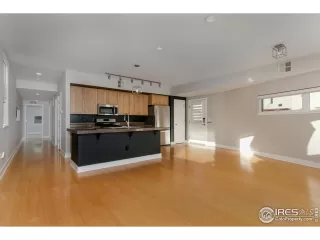 Photo #5: 932960 Listing