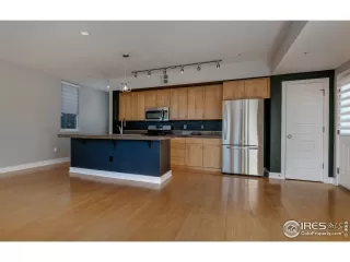 Photo #6: 932960 Listing