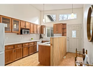 Photo #5: 933050 Listing