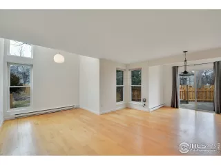 Photo #2: 933240 Listing 