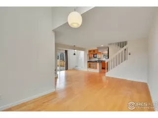 Photo #4: 933240 Listing 