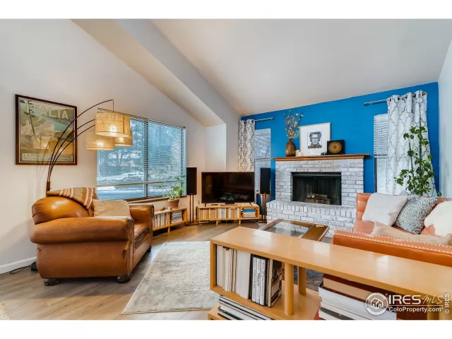 MLS: 933697 Condo For Sale