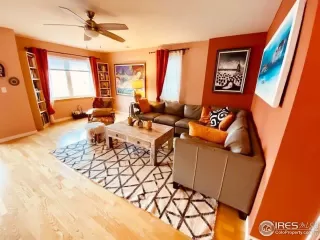 Photo #4: 933800 Listing