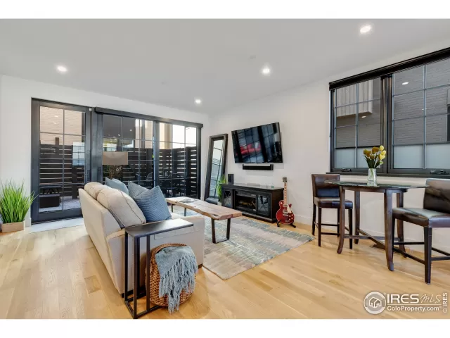 MLS: 933908 Condo For Sale