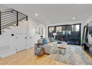 Photo #2: 933908 Listing