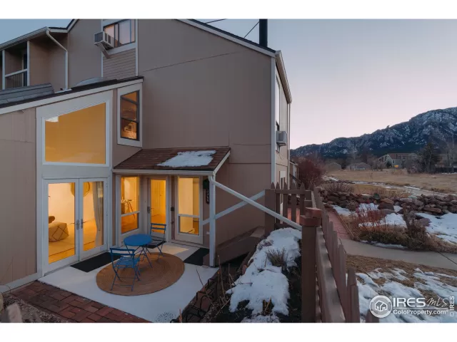 MLS: 933936 Condo For Sale