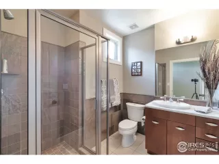 Photo #5: 934400 Listing