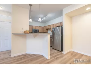 Photo #4: 934500 Listing