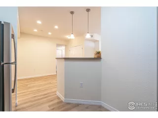 Photo #5: 934500 Listing