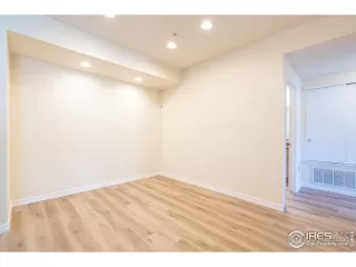 Photo #6: 934500 Listing