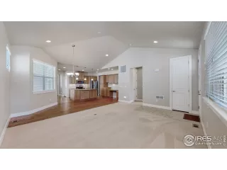 Photo #4: 934579 Listing