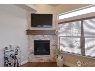 Photo #4: 935000 Listing