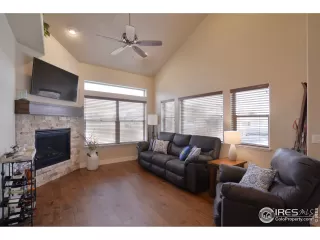 Photo #5: 935000 Listing