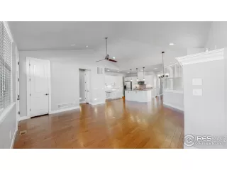 Photo #4: 935821 Listing