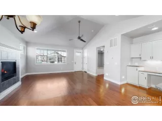 Photo #5: 935821 Listing