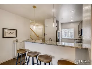 Photo #4: 935954 Listing