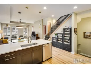 Photo #6: 936982 Listing