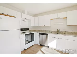 Photo #5: 937142 Listing