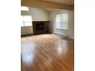 Photo #6: 9377385 Listing