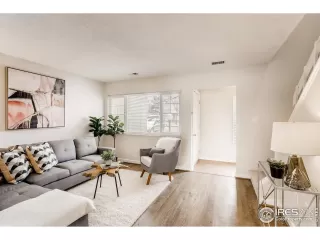 Photo #4: 937837 Listing