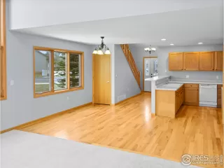 Photo #6: 938170 Listing